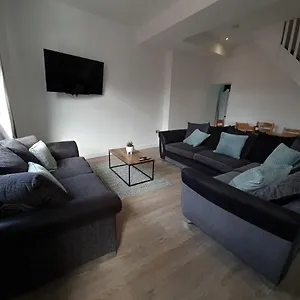 Holiday home Ocean Pearl - 4 Bedroom House, Swansea